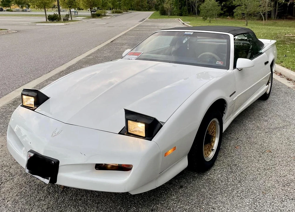 1992 Pontiac Firebird 3rd Gen - Image 9 of 31