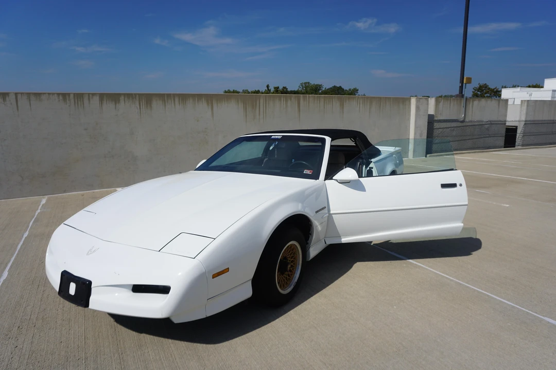 1992 Pontiac Firebird 3rd Gen - Image 8 of 31