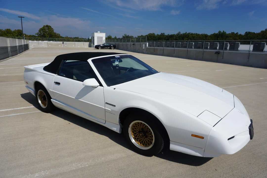 1992 Pontiac Firebird 3rd Gen - Image 17 of 31