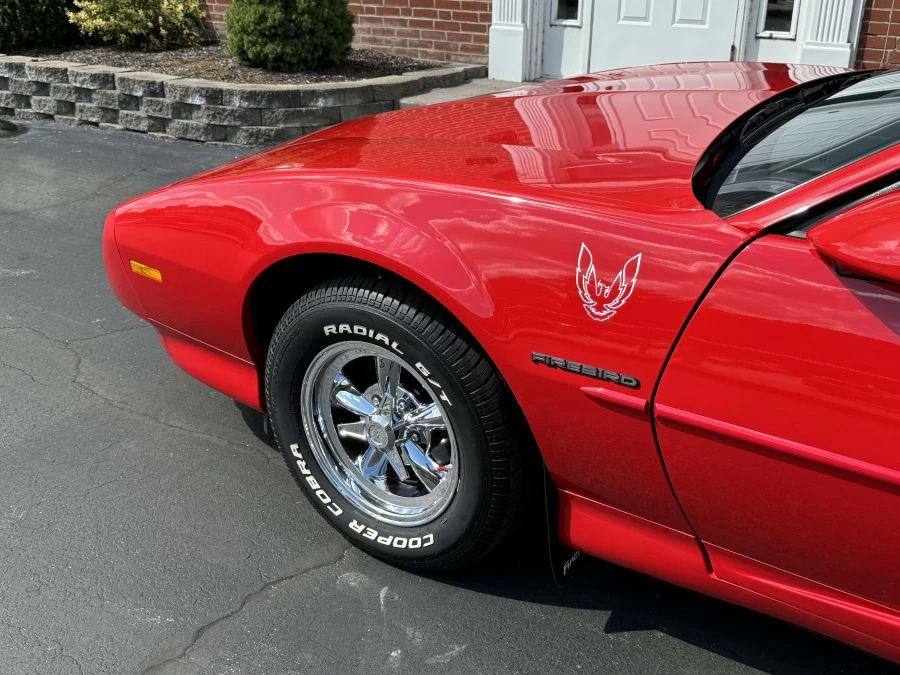 1992 Pontiac Firebird 3rd Gen - Image 4 of 12