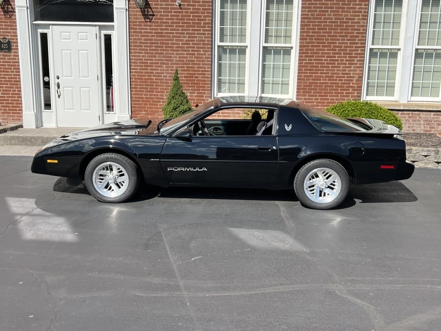 1992 Pontiac Firebird 3rd Gen - Image 2 of 8