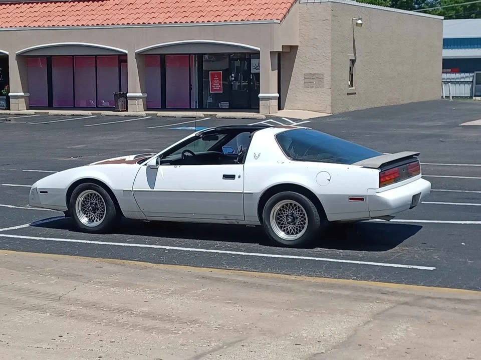 1992 Pontiac Firebird Formula 3rd Gen - Image 2 of 10