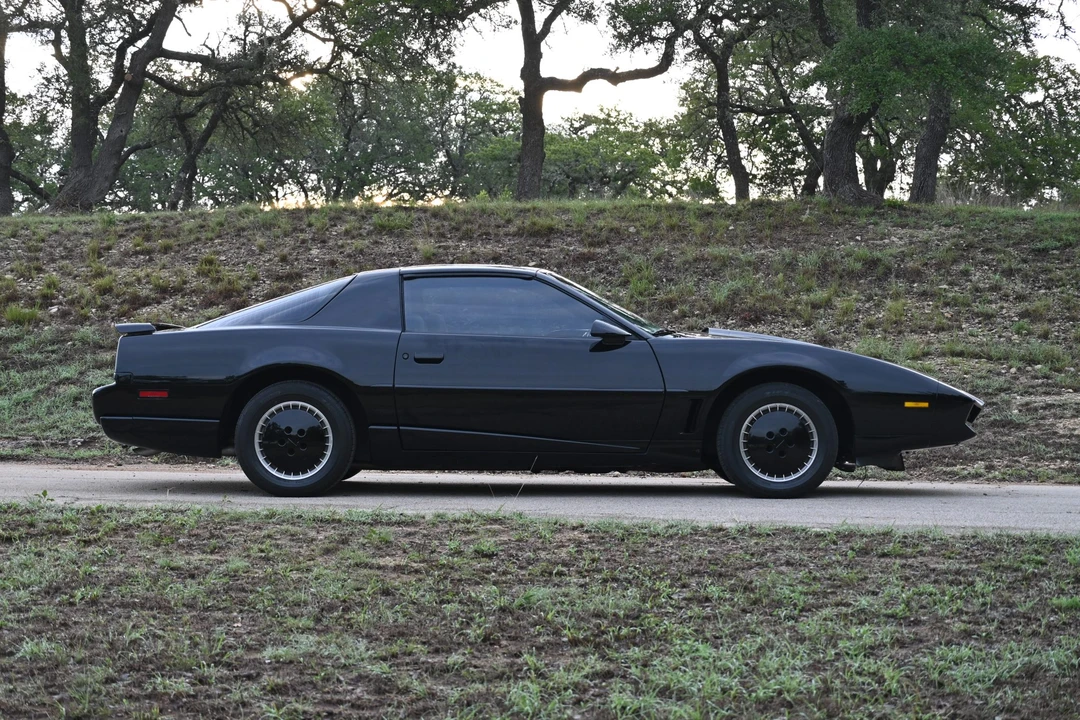1992 Pontiac Firebird Trans Am 3rd Gen - Image 15 of 31
