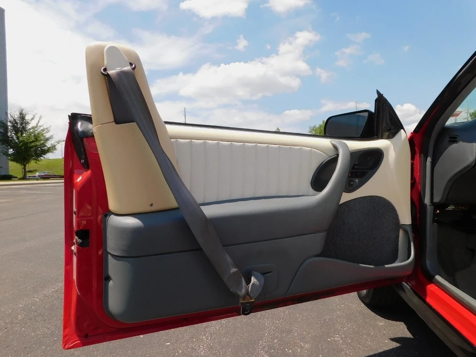 1992 Pontiac Sunbird - Image 17 of 21