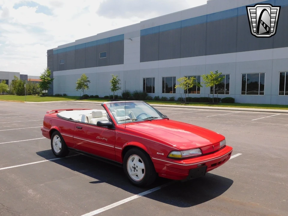 1992 Pontiac Sunbird - Image 5 of 12