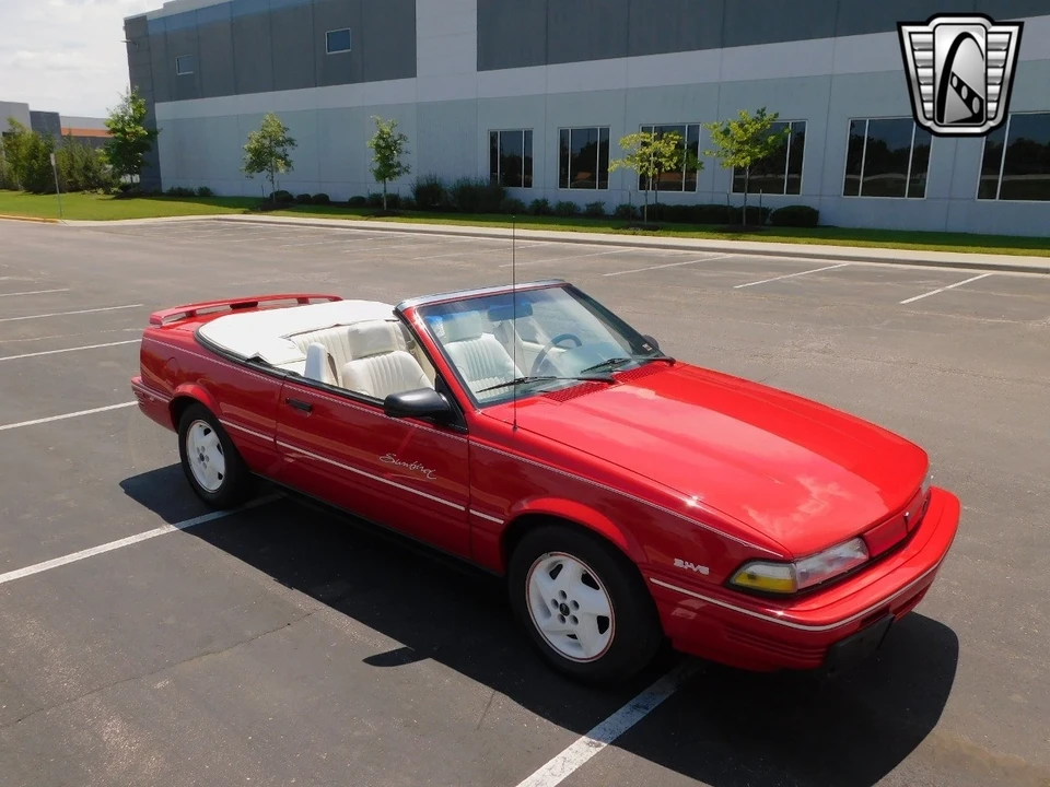 1992 Pontiac Sunbird - Image 11 of 21