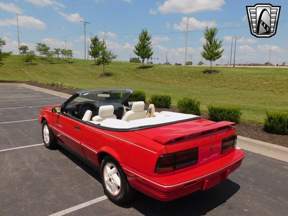 1992 Pontiac Sunbird - Image 9 of 21