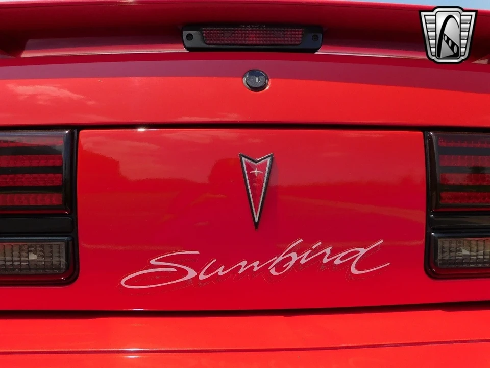 1992 Pontiac Sunbird - Image 16 of 21