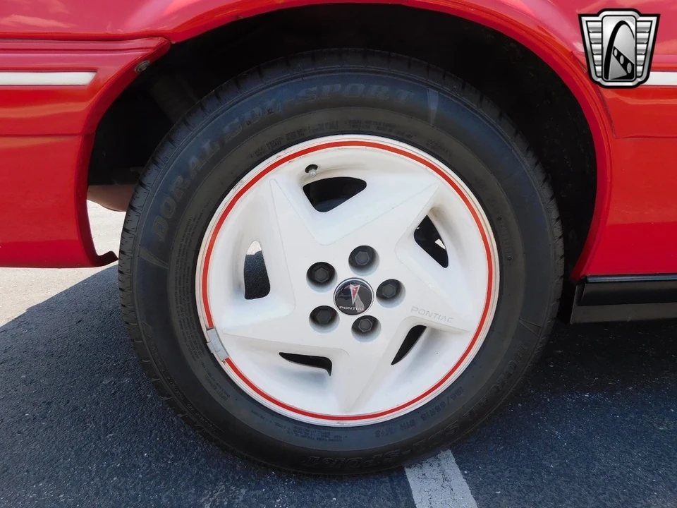 1992 Pontiac Sunbird - Image 14 of 21