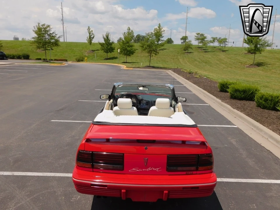 1992 Pontiac Sunbird - Image 10 of 21
