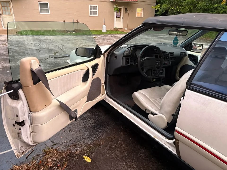 1992 Pontiac Sunbird - Image 5 of 10