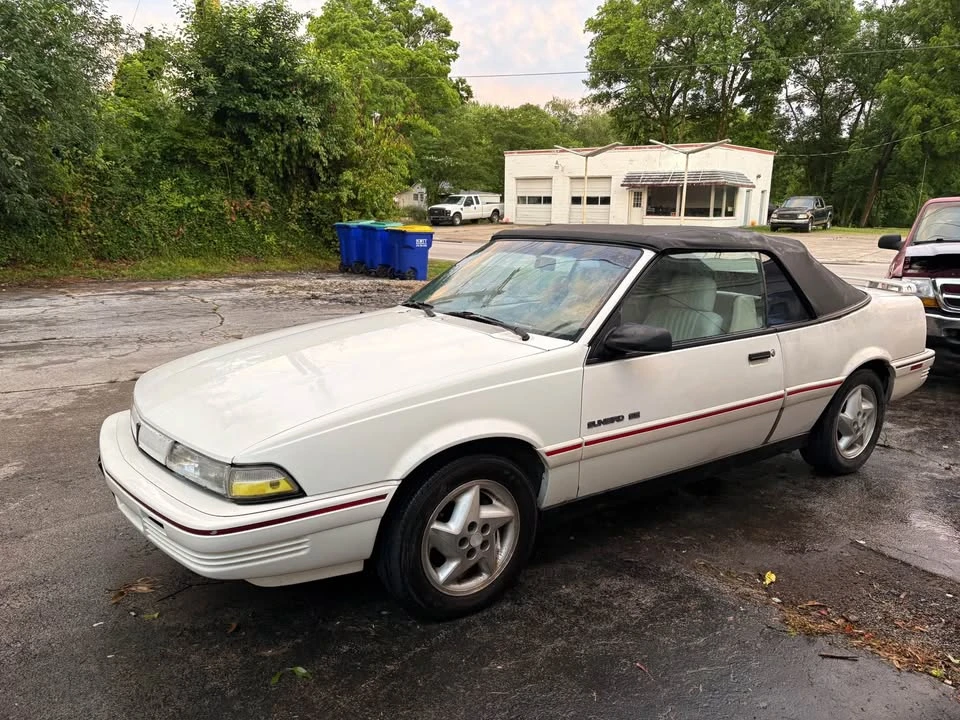 1992 Pontiac Sunbird - Image 2 of 10