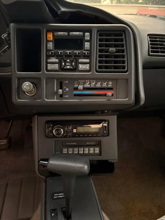 1992 Pontiac Sunbird - Image 9 of 10