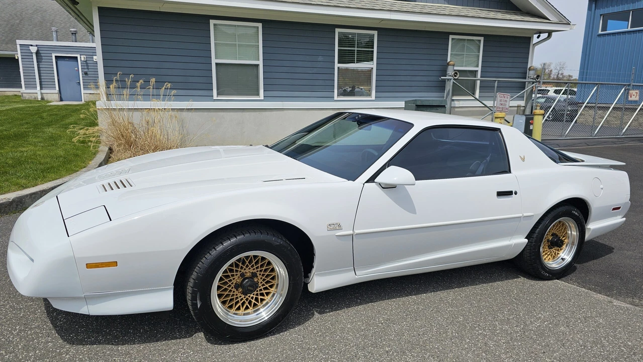 1992 Pontiac Firebird Trans Am 3rd Gen - Image 16 of 31