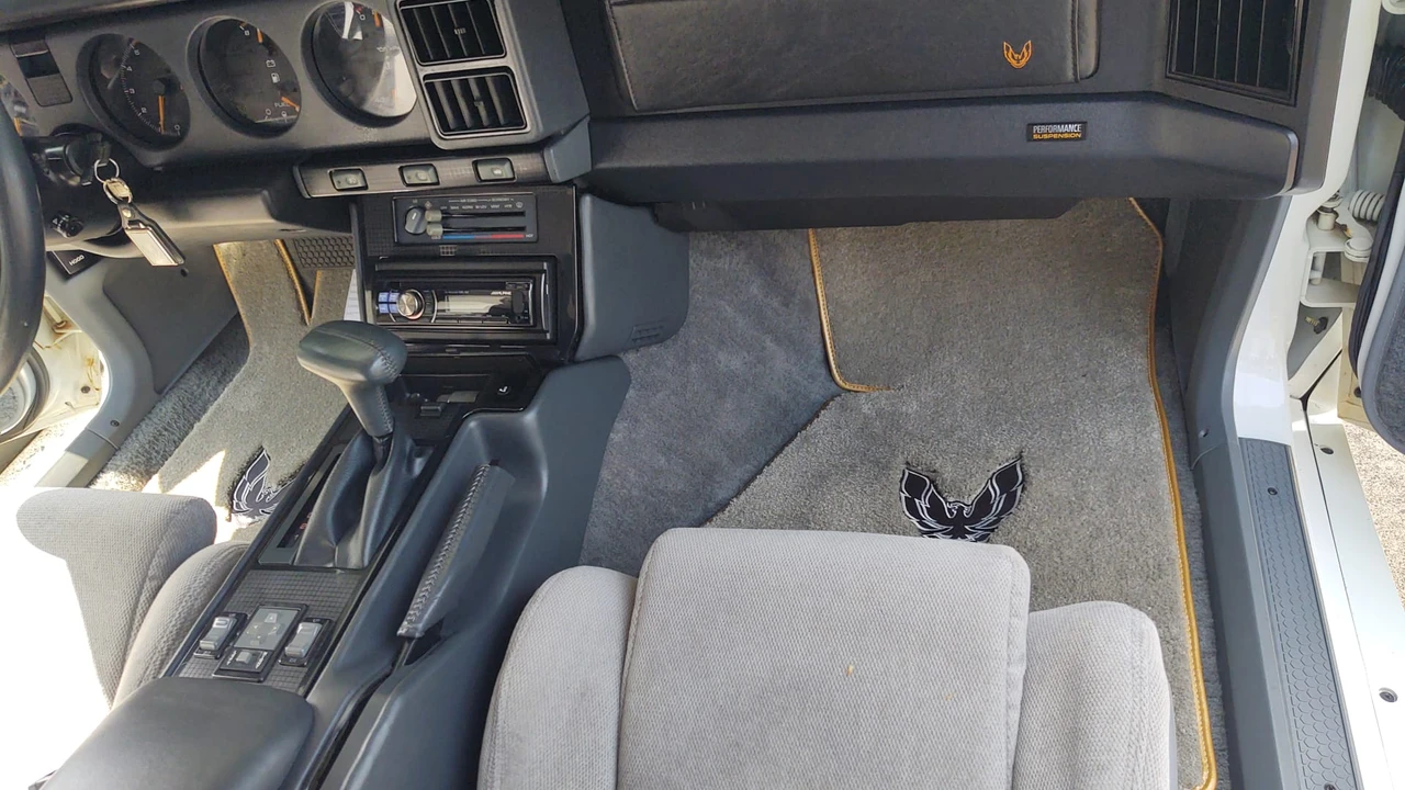1992 Pontiac Firebird Trans Am 3rd Gen - Image 6 of 31