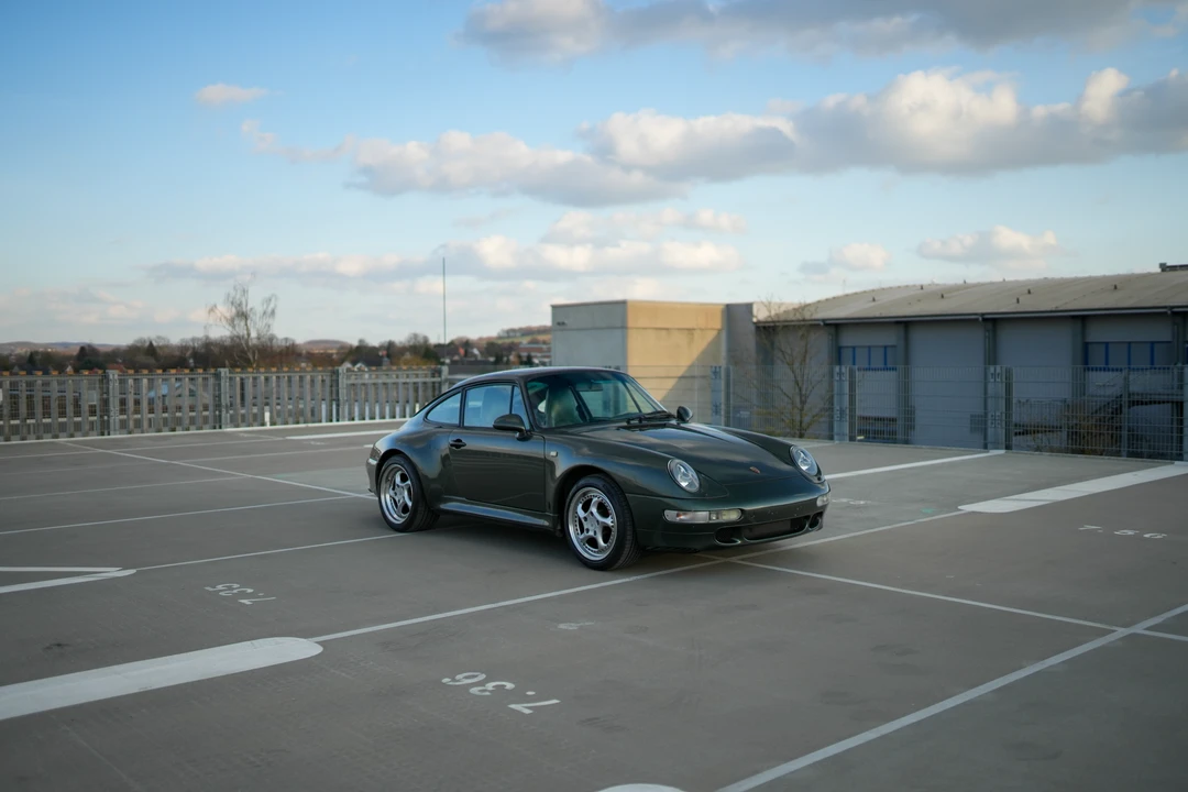 1992 Porsche 964 Carrera 4 - Image 12 of 31