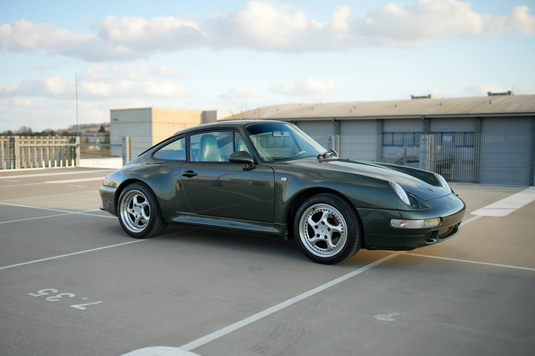 1992 Porsche 964 Carrera 4 - Image 16 of 31