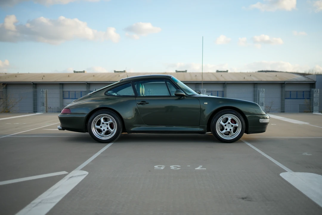 1992 Porsche 964 Carrera 4 - Image 4 of 31