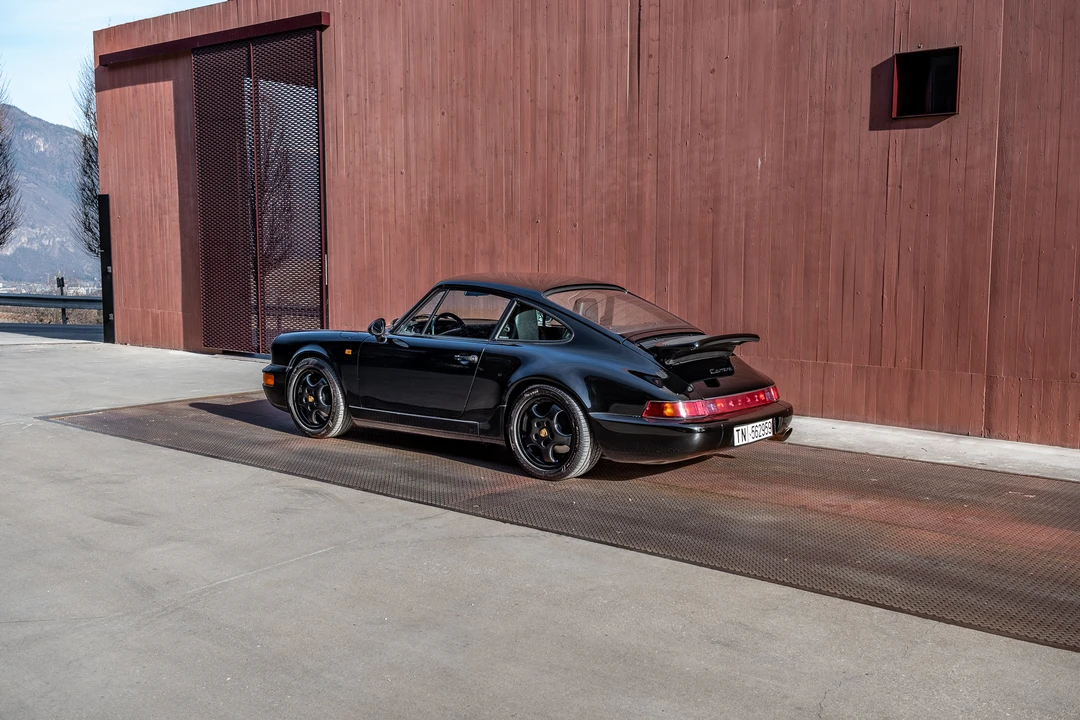 1992 Porsche 964 Carrera 4 - Image 5 of 31