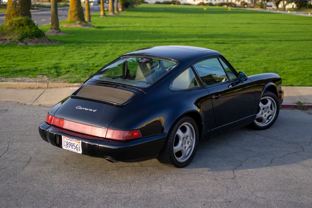 1992 Porsche 964 Carrera 4 - Image 8 of 31