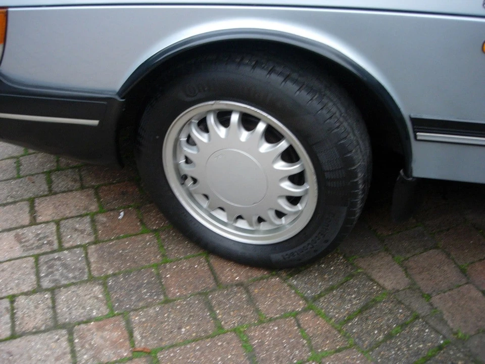 1992 Saab 900 1st Gen - Image 10 of 30
