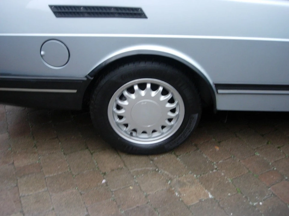 1992 Saab 900 1st Gen - Image 12 of 30