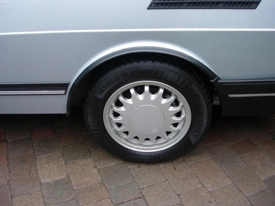 1992 Saab 900 1st Gen - Image 11 of 30