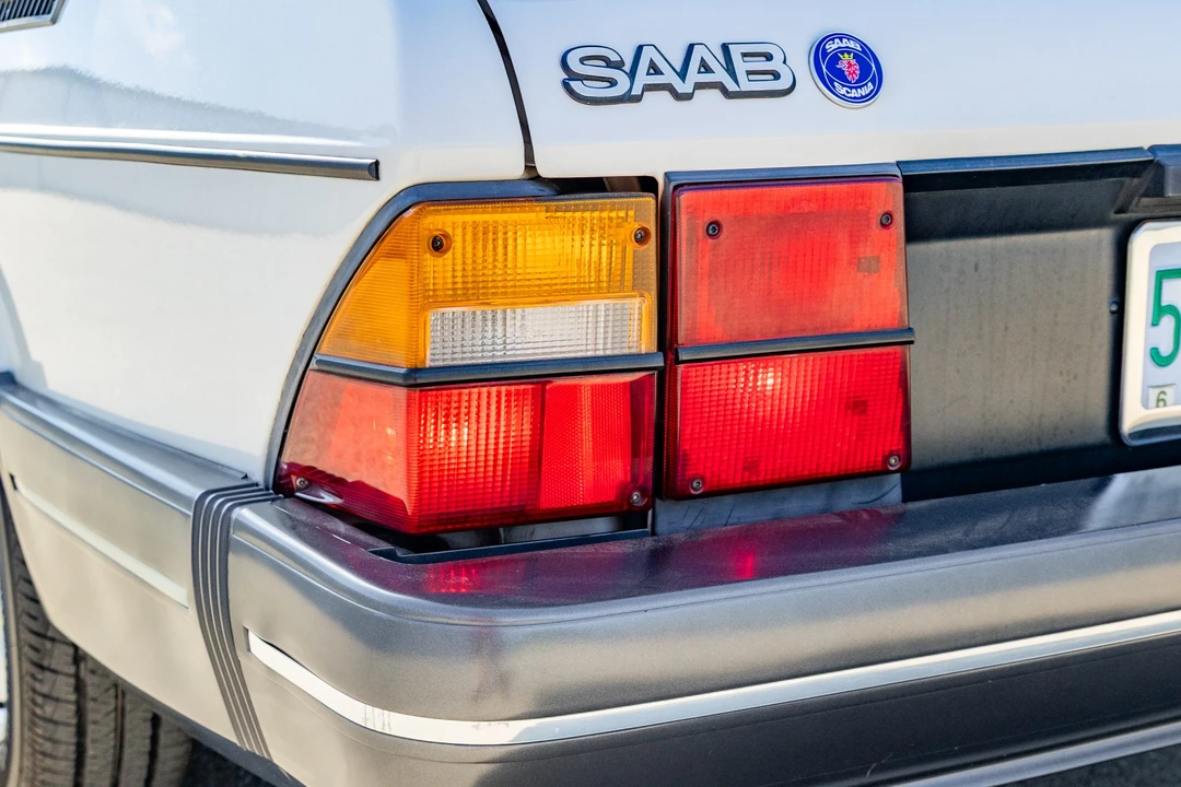 1992 Saab 900 1st Gen - Image 17 of 31