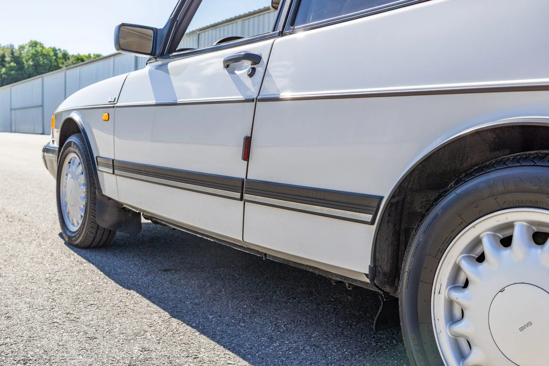 1992 Saab 900 1st Gen - Image 21 of 31