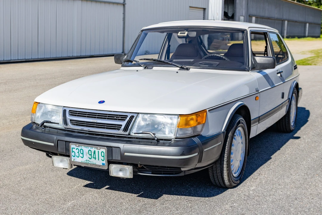 1992 Saab 900 1st Gen - Image 2 of 31