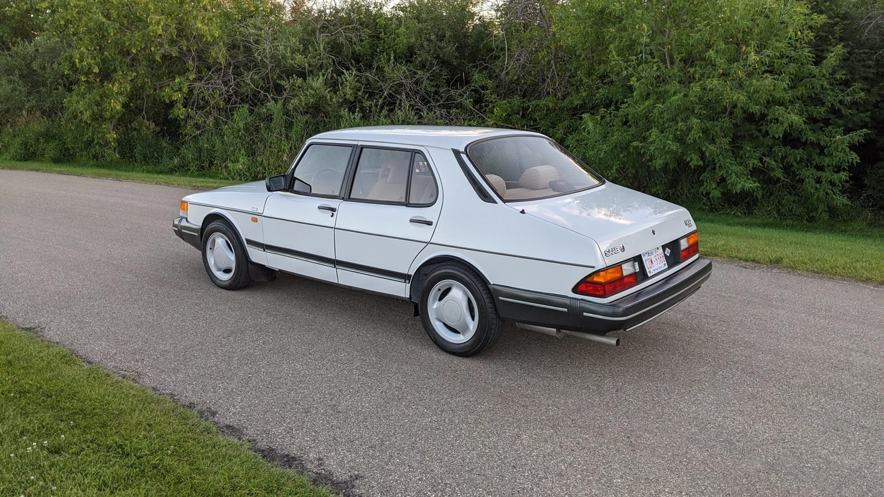 1992 Saab 900 1st Gen - Image 2 of 31