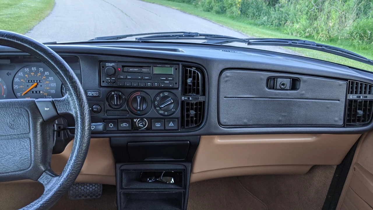 1992 Saab 900 1st Gen - Image 18 of 31