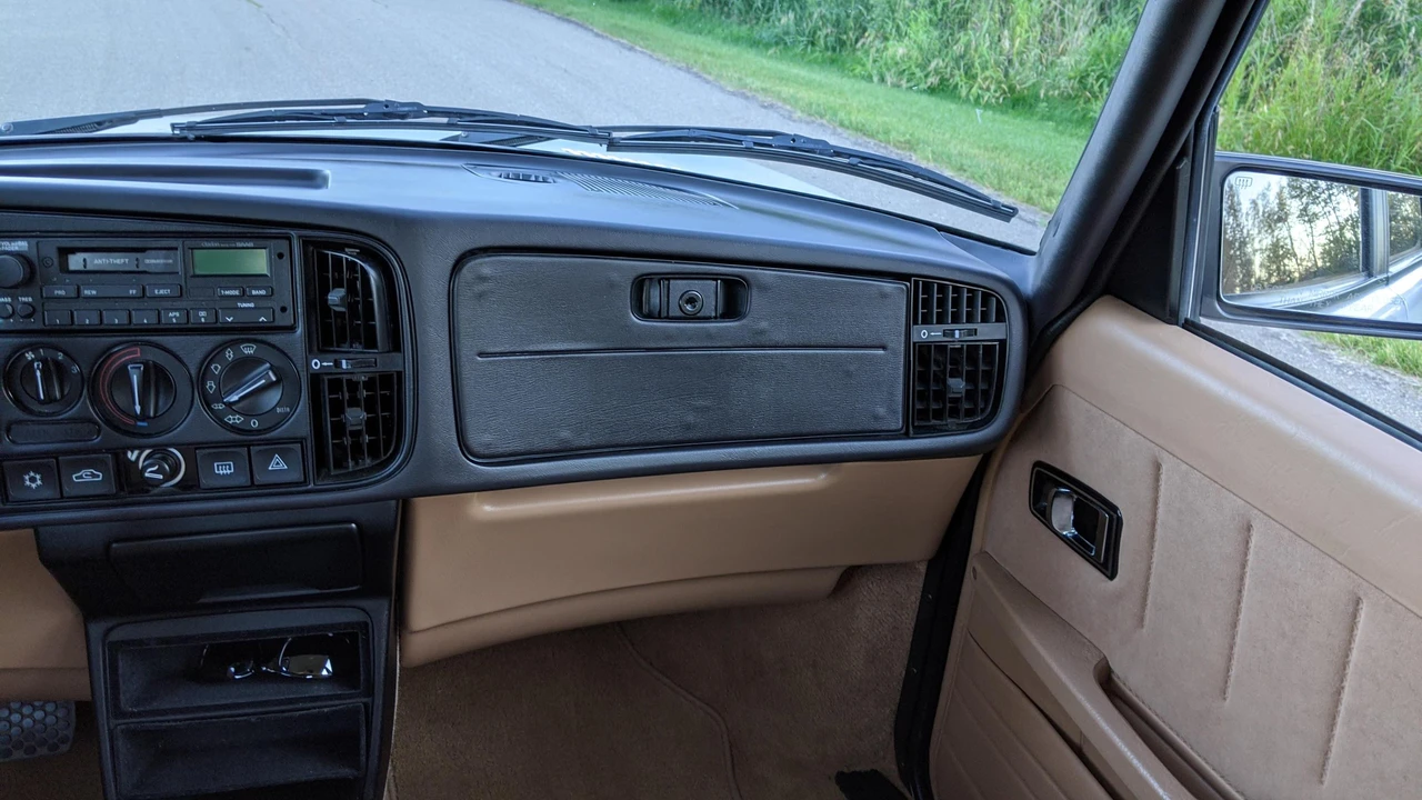 1992 Saab 900 1st Gen - Image 24 of 31