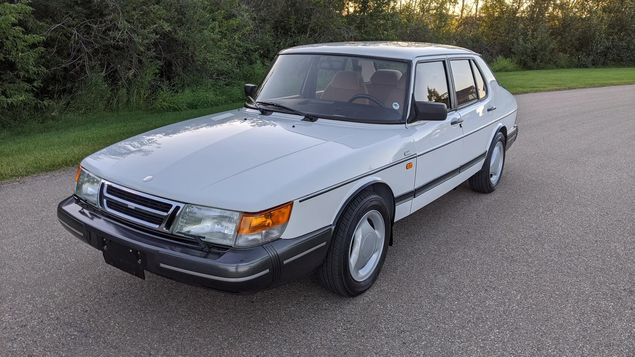 1992 Saab 900 1st Gen - Image 7 of 31
