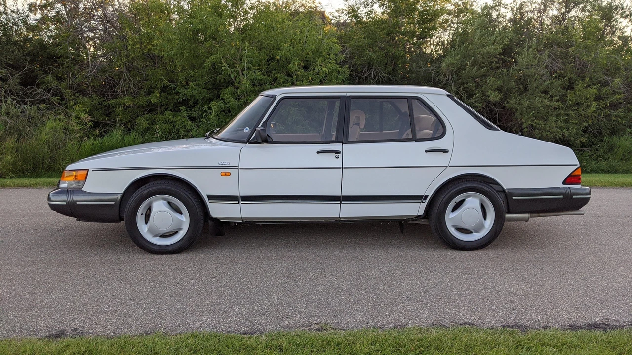 1992 Saab 900 1st Gen - Image 8 of 31