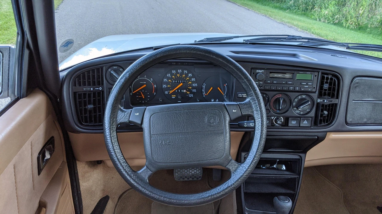 1992 Saab 900 1st Gen - Image 16 of 31
