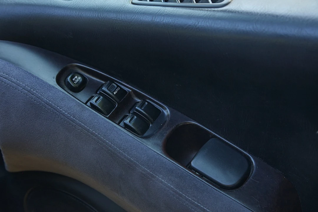 1992 Subaru SVX - Image 26 of 30