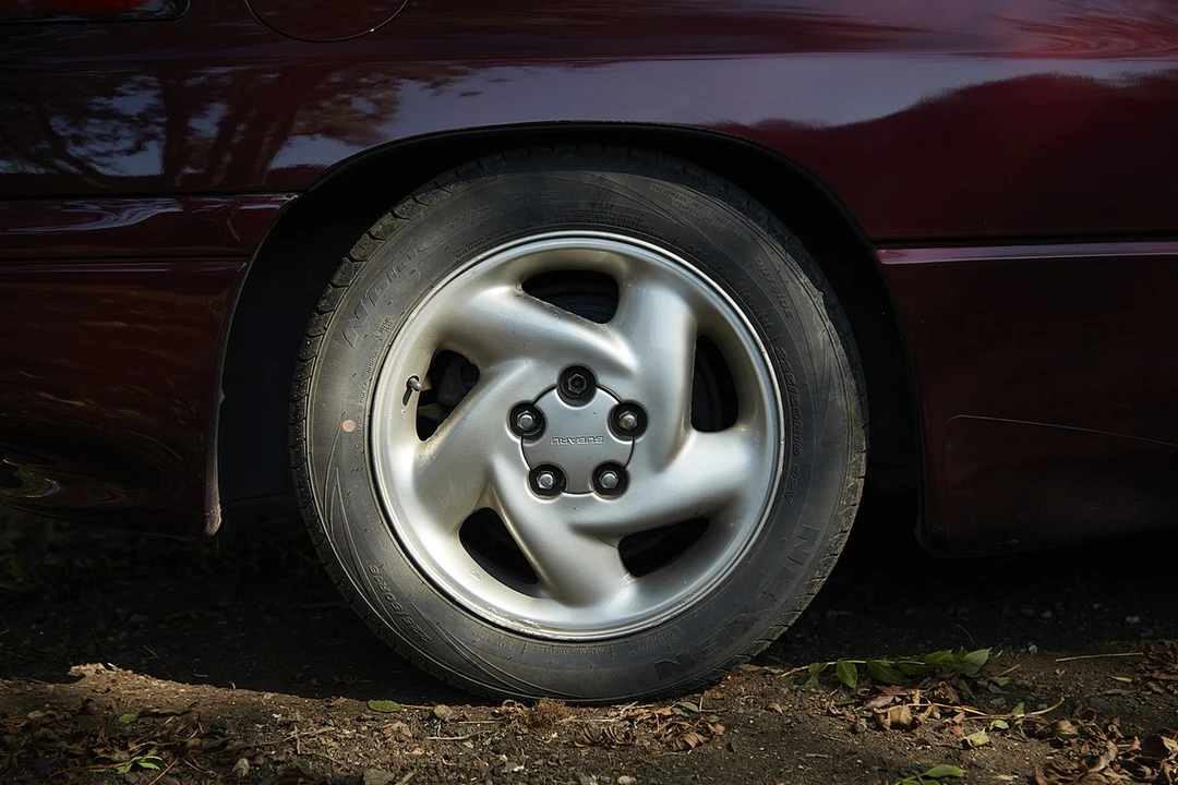 1992 Subaru SVX - Image 15 of 30