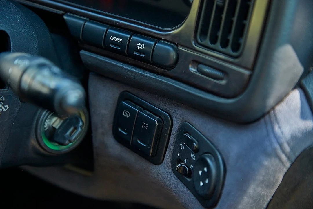 1992 Subaru SVX - Image 24 of 30