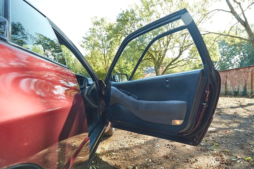 1992 Subaru SVX - Image 17 of 30