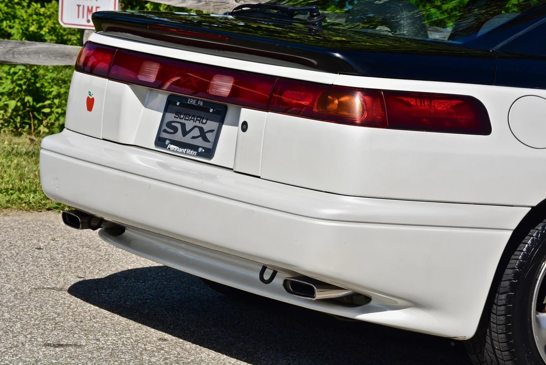 1992 Subaru SVX - Image 30 of 31
