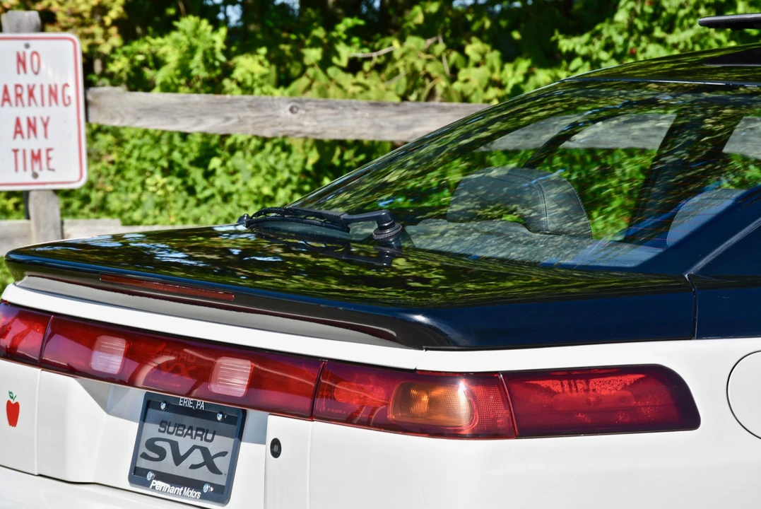 1992 Subaru SVX - Image 28 of 31