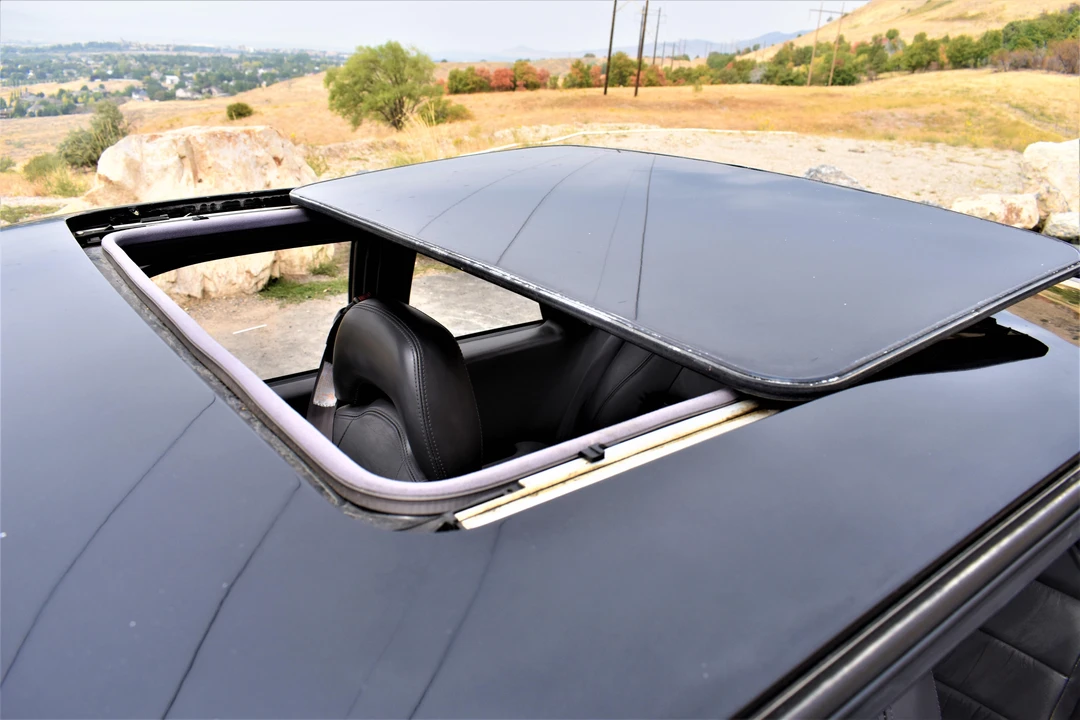 1992 Subaru SVX - Image 28 of 31