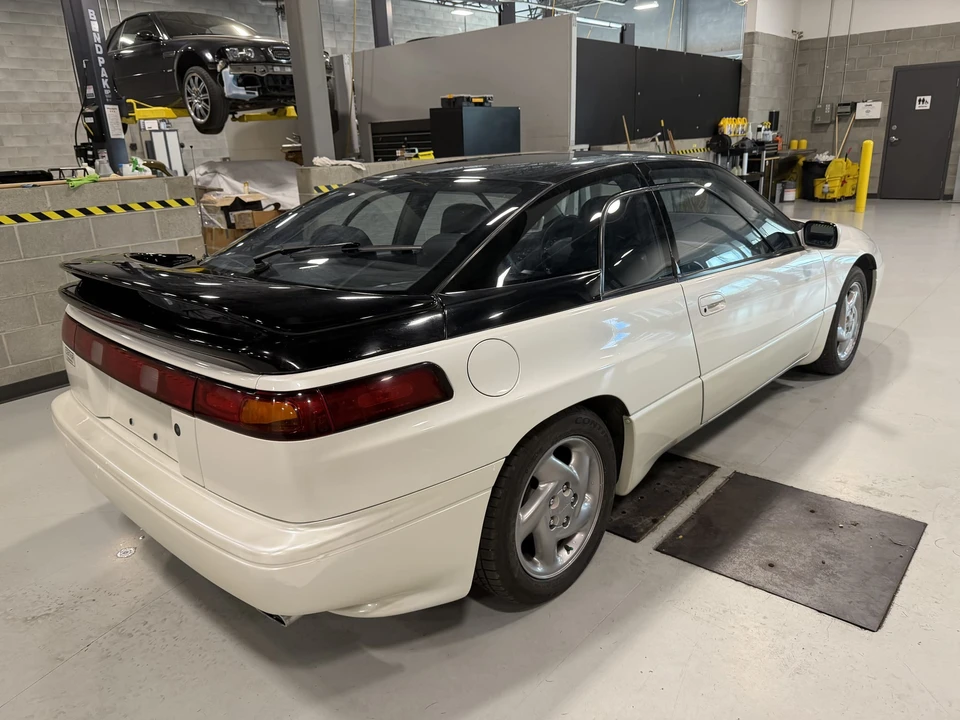 1992 Subaru SVX - Image 17 of 31