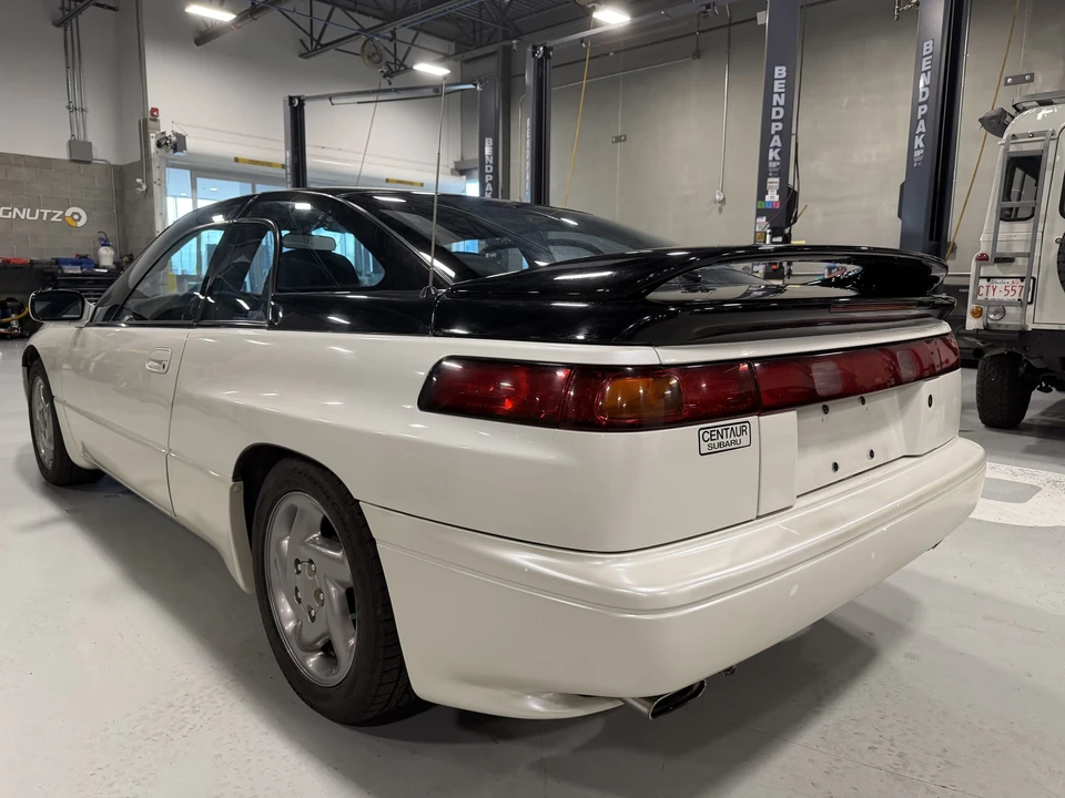 1992 Subaru SVX - Image 23 of 31