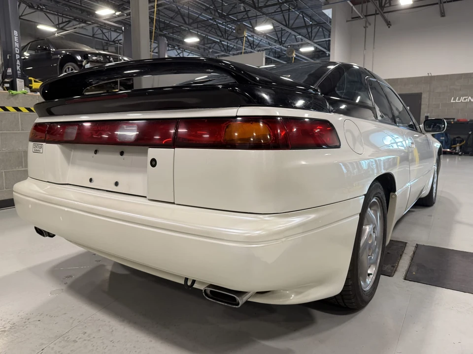 1992 Subaru SVX - Image 19 of 31