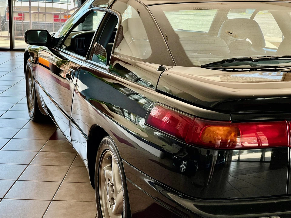 1992 Subaru SVX - Image 20 of 31