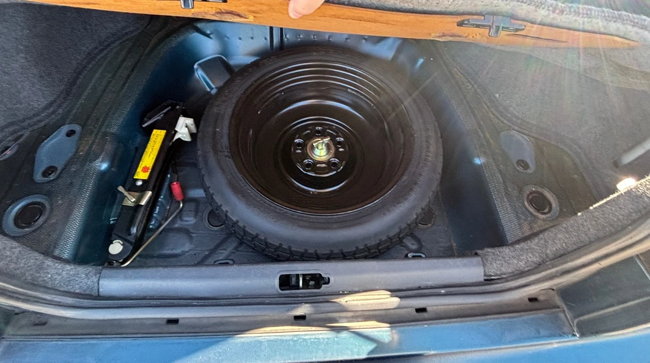 1992 Subaru SVX - Image 17 of 21