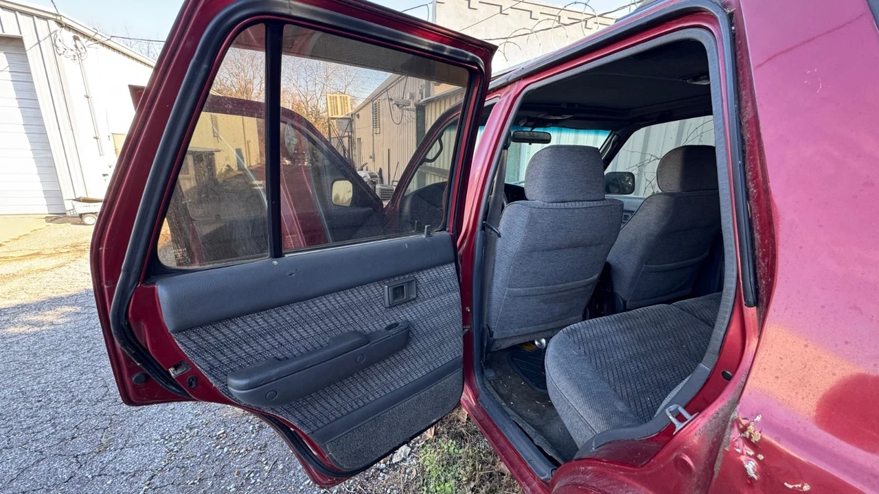 1992 Toyota 4Runner 2nd Gen - Image 7 of 16