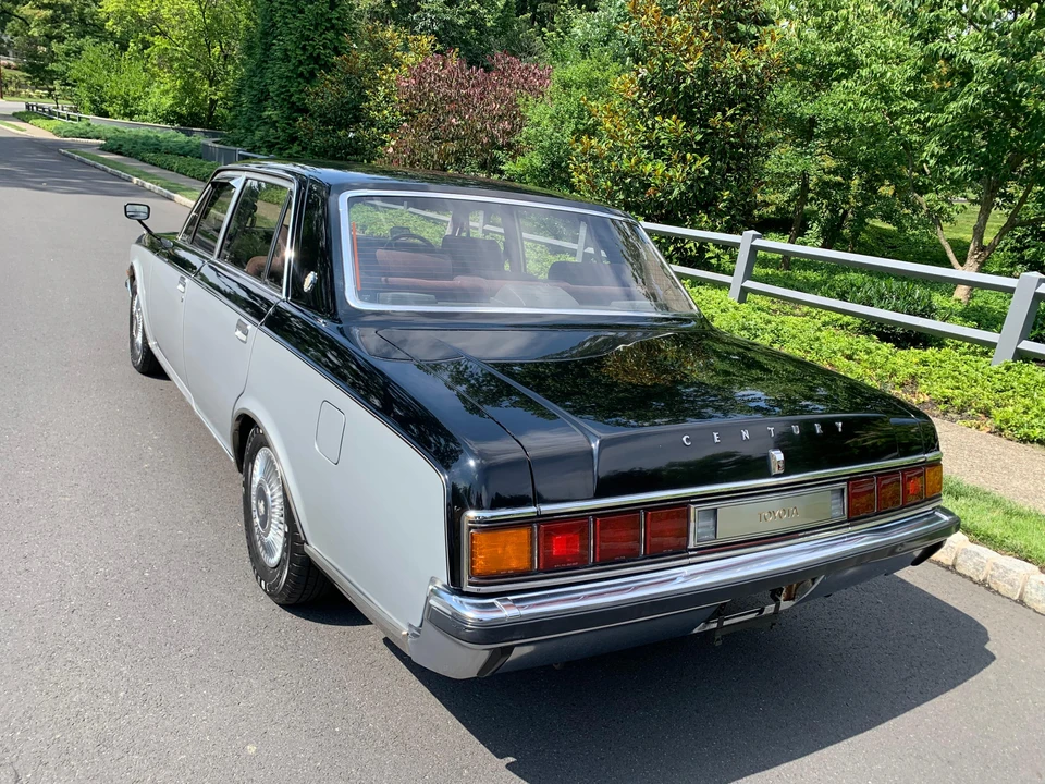 1992 Toyota Century 1st Gen - Image 11 of 31